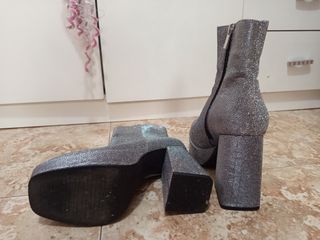Botas plateadas altas. Pull&Bear. Talla 38. Nuevas