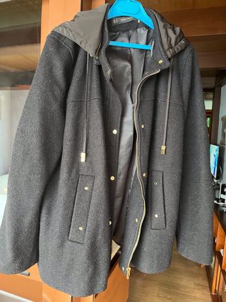 Chaquetón Zara Negro con Capucha