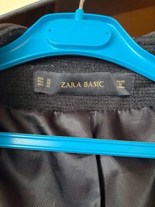 Chaquetón Zara Negro con Capucha