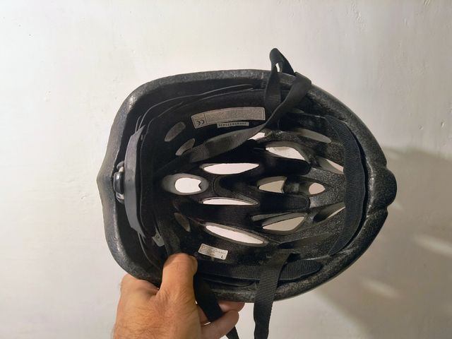 Casco bici bianco e nero