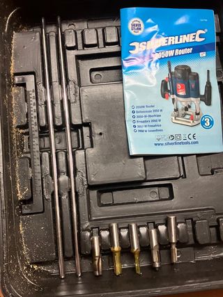 Fresadora Silverline 2050W con maletín.