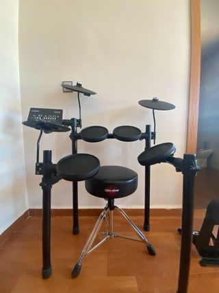 Batería Electrónica Yamaha DTX402K+ Kp65