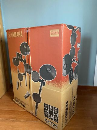 Batería Electrónica Yamaha DTX402K+ Kp65