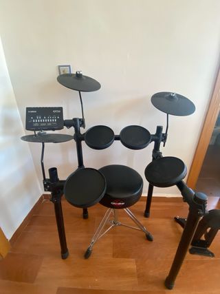 Batería Electrónica Yamaha DTX402K+ Kp65