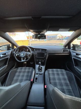 Volkswagen Golf V||