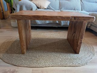 Mesa de madera rústica artesanal