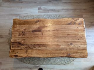 Mesa de madera rústica artesanal