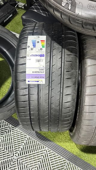 4x Michelin Pilot Sport 4S 275/35/19
