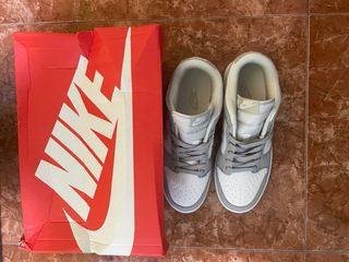 Nike Dunk grises y blancas