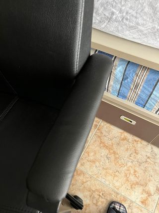 Silla de escritorio con ruedas negra