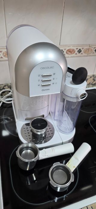 Cafetera Cecotec Portafiltro con espumador auto.