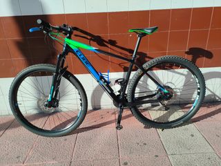 Bicicleta de carbono CUBE