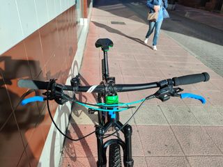 Bicicleta de carbono CUBE