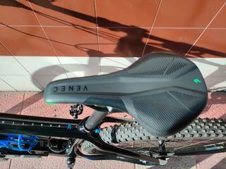 Bicicleta de carbono CUBE