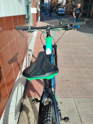 Bicicleta de carbono CUBE