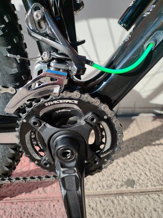 Bicicleta de carbono CUBE
