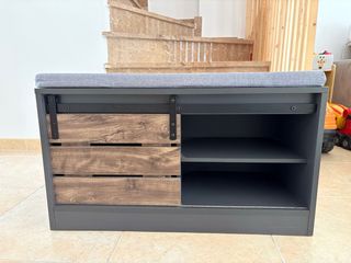 Zapatero estilo puerta de granero con asiento