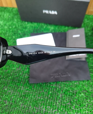 Óculos de Sol Prada Preto