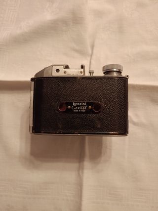 Macchina fotografica a pellicola Comet II marrone