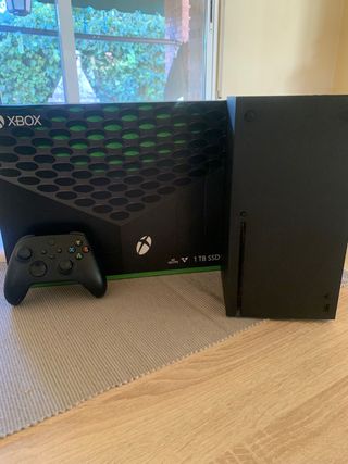 Xbox Series X 1TB SSD con mando y caja