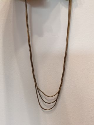 Gargantilla dorada y plateada