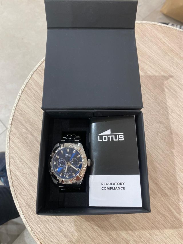 Reloj Lotus Azul Marino Nuevo