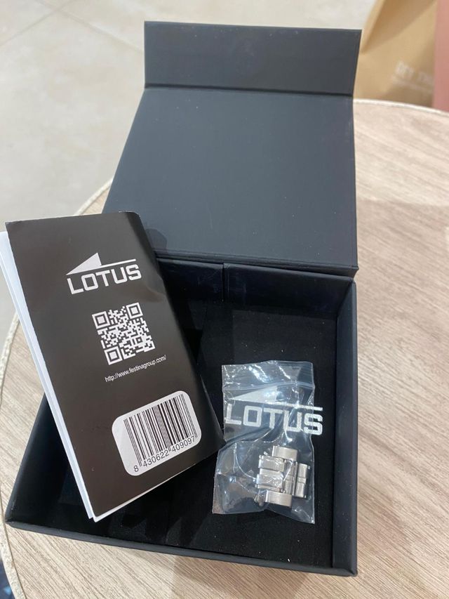 Reloj Lotus Azul Marino Nuevo