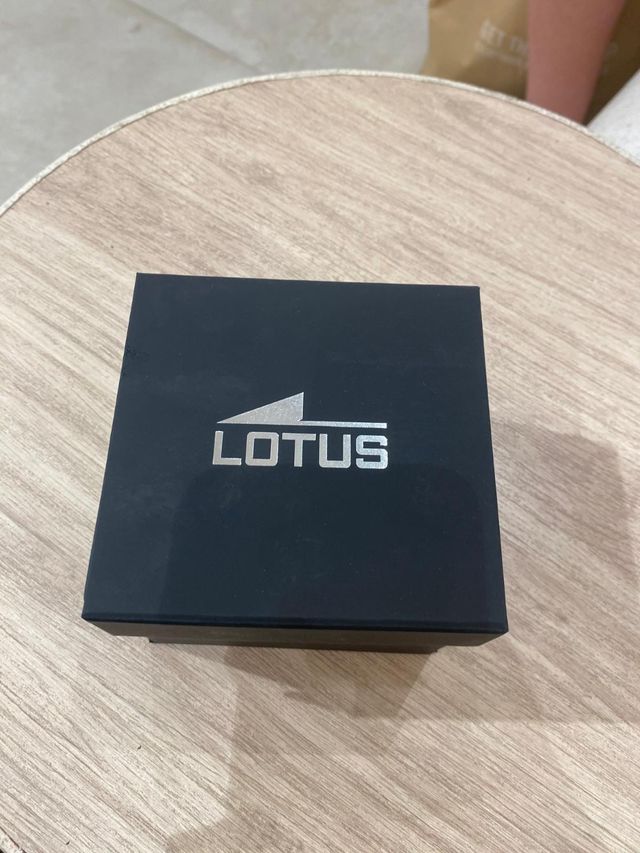 Reloj Lotus Azul Marino Nuevo
