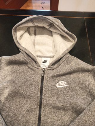 Chaqueta Nike gris con cremaller Niño T.147-158