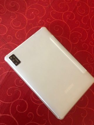 Tablet con funda azul clarito