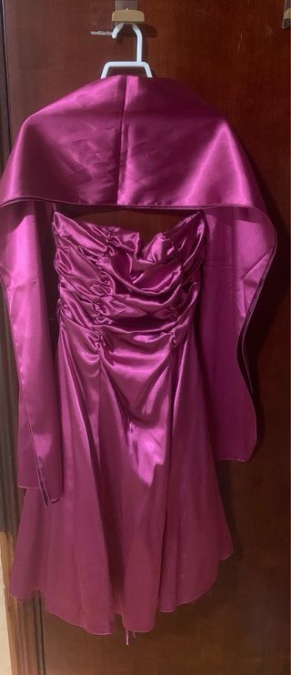 Vestido de fiesta satinado con chal