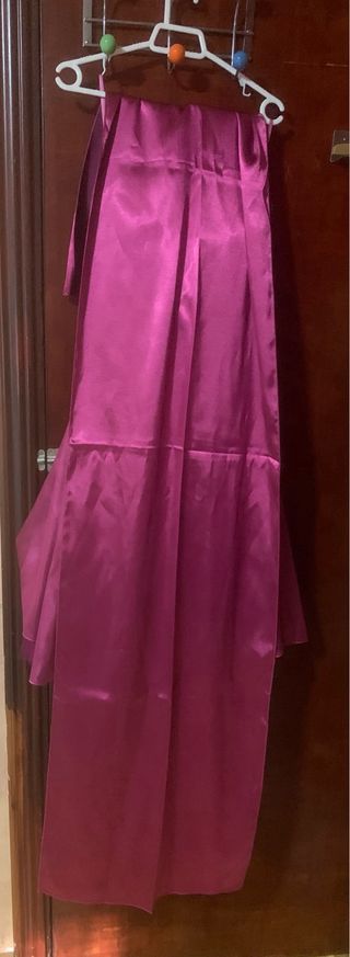 Vestido de fiesta satinado con chal