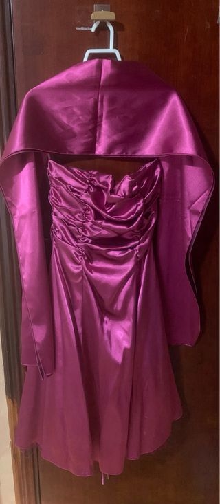 Vestido de fiesta satinado con chal