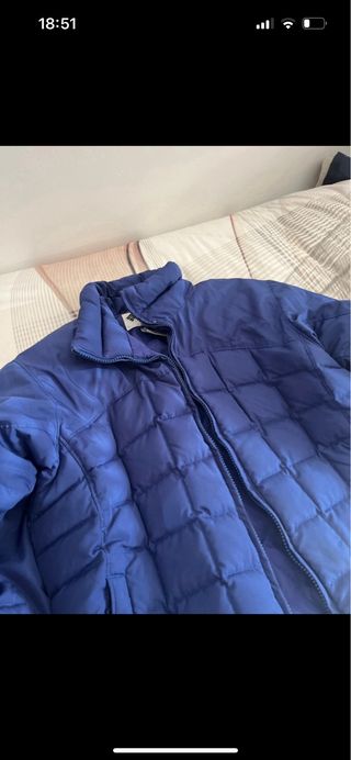 Cazadora azul marino acolchada