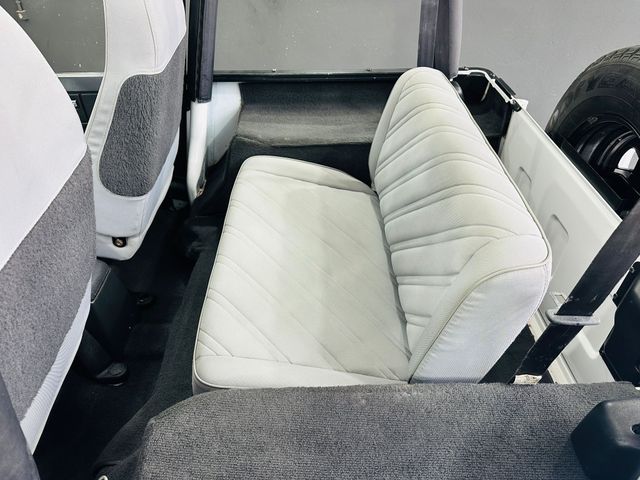 Jeep Wrangler 2.5 YJ Soft Top (1992) 