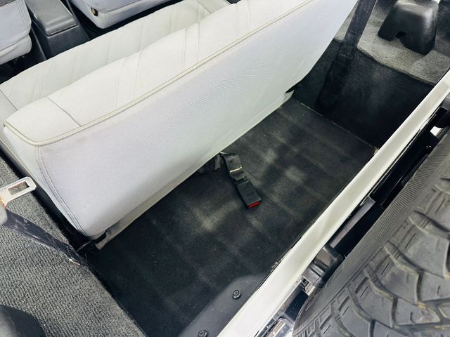 Jeep Wrangler 2.5 YJ Soft Top (1992) 