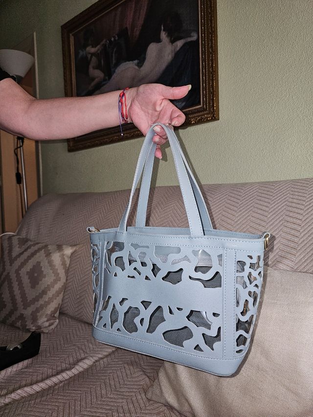 Bolso azul con neceser