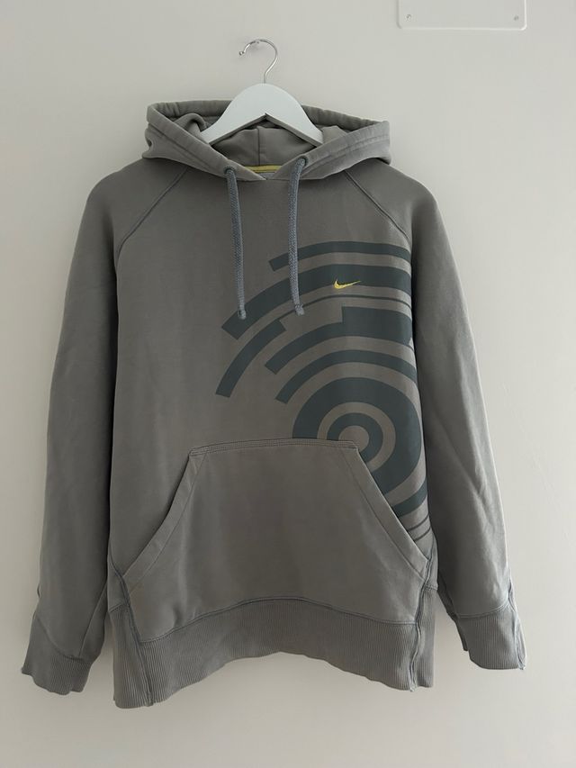 Sudadera Nike Gris con Diseño