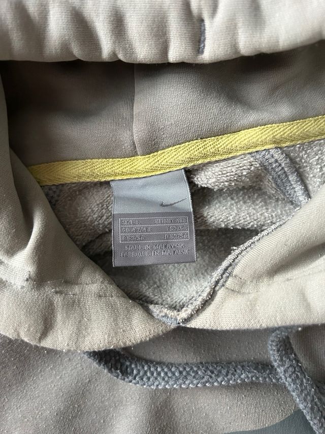 Sudadera Nike Gris con Diseño