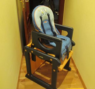 Trona / Silla Infantil Naranja y Negra. Caja origi