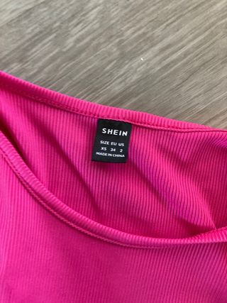 Top rosa tirantes crop