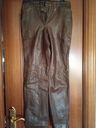 Pantalón de cuero marrón. Talle S. 36