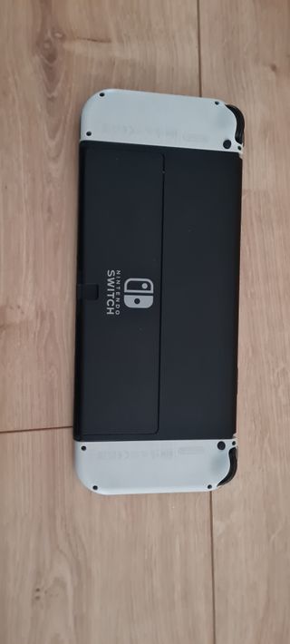 Nintendo Switch OLED bianco e nero