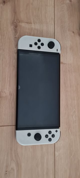 Nintendo Switch OLED bianco e nero