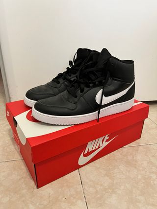 Nike Skate Negras y Blancas Talla 43
