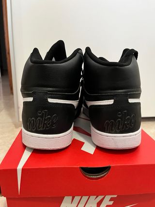 Nike Skate Negras y Blancas Talla 43