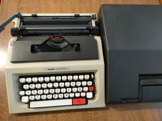 Máquina de escribir Olivetti Lettera 42