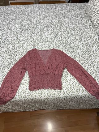 Blusa rosa con puntos negros