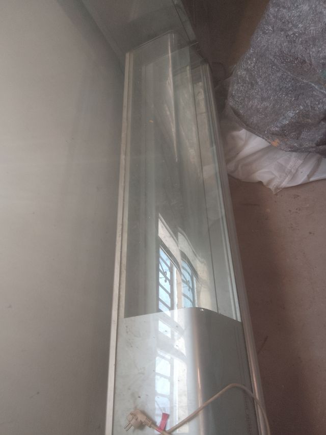 Vitrina de restaurante con luz