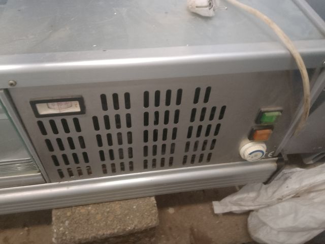 Vitrina de restaurante con luz